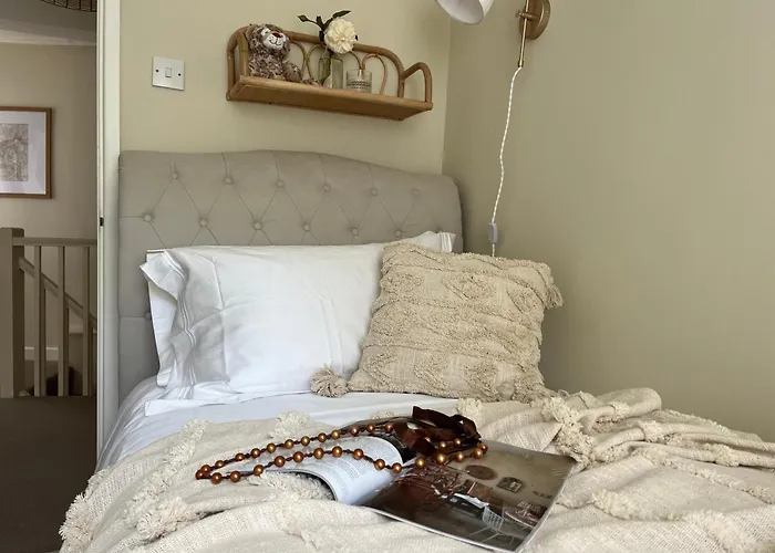 Cute Georgian Cottage, Central, Newly Renovated