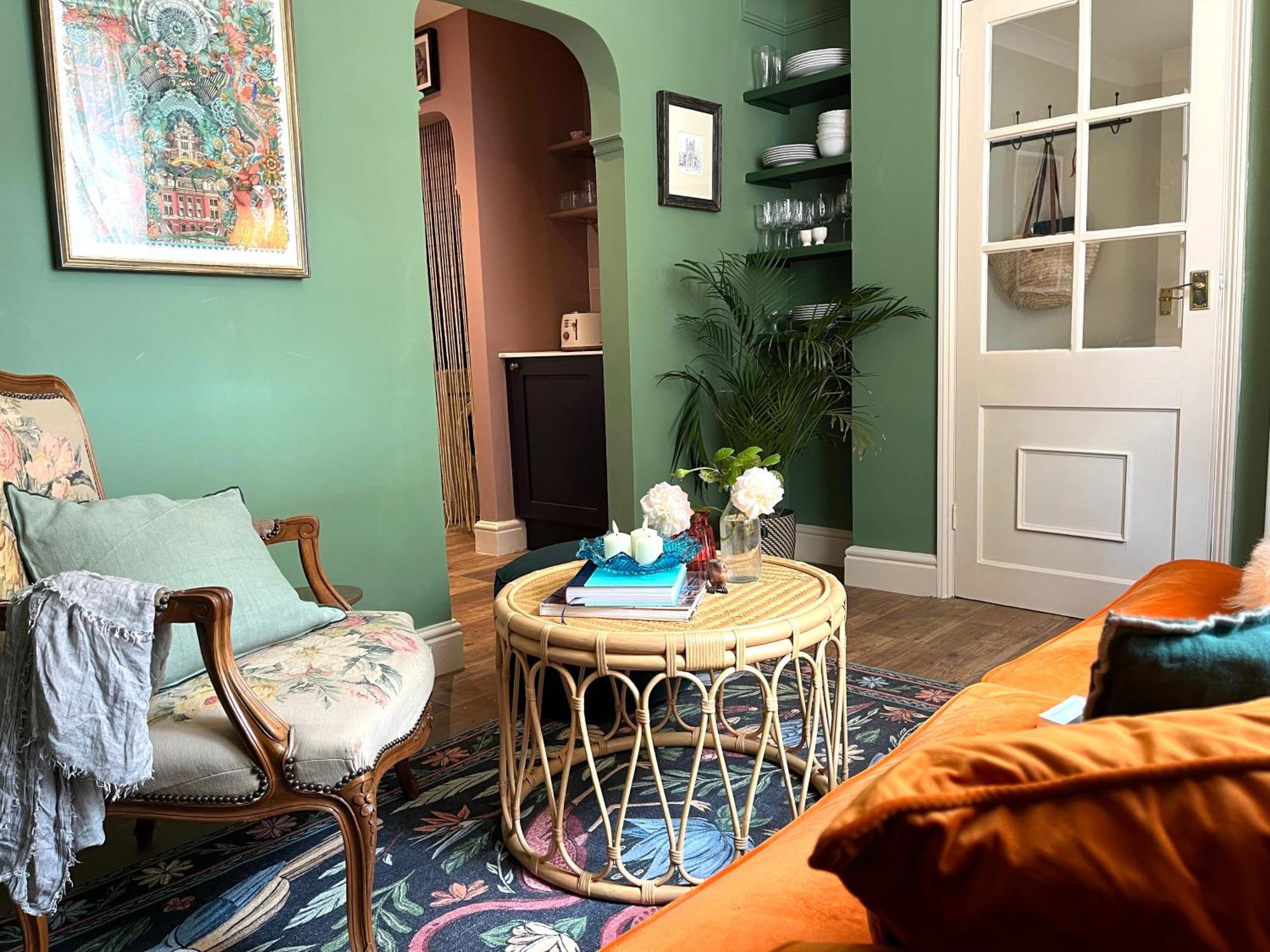 Cute Georgian Cottage, Central, Newly Renovated *