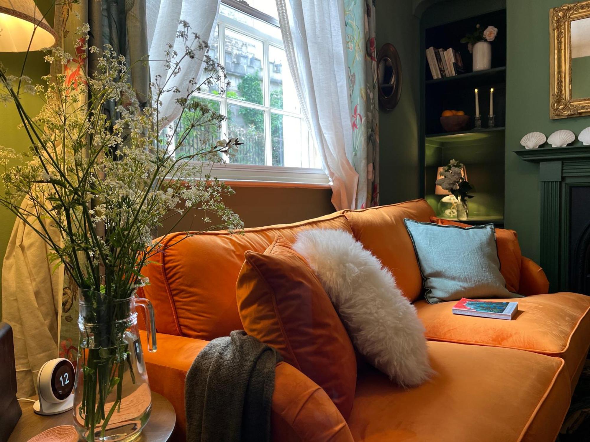 Cute Georgian Cottage, Central, Newly Renovated Bath